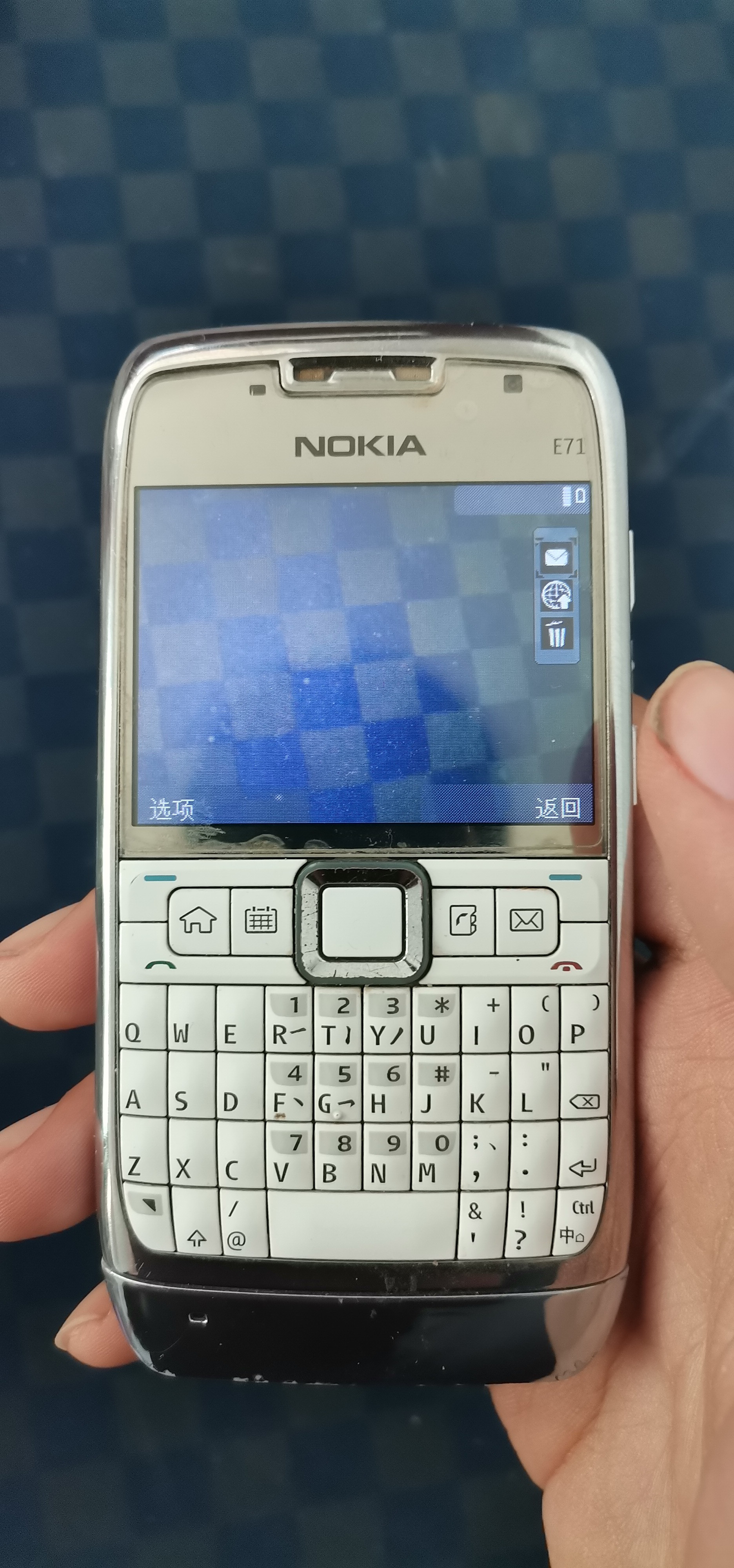 Retro: Nokia 7210 – barevná klasika s FM rádiem | mobilenet.cz